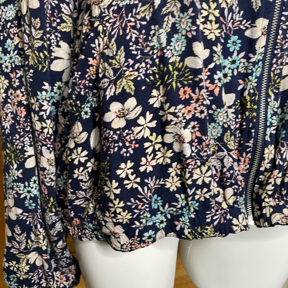 Fever Blue Floral Long Sleeves Zip Up Gathered Hem Relaxed Lightweight Jacket - Picture 7 of 14